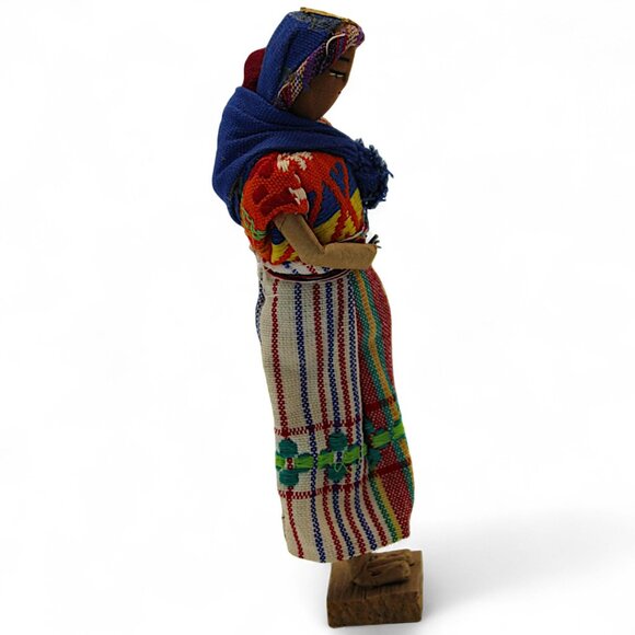 Vintage Guatemalan Handcrafted Wooden Doll In Traditional Attire - Picture 5 of 6